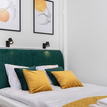 Premium Splendid Old Town Suites - By Upstairs クラクフ エクステリア 写真