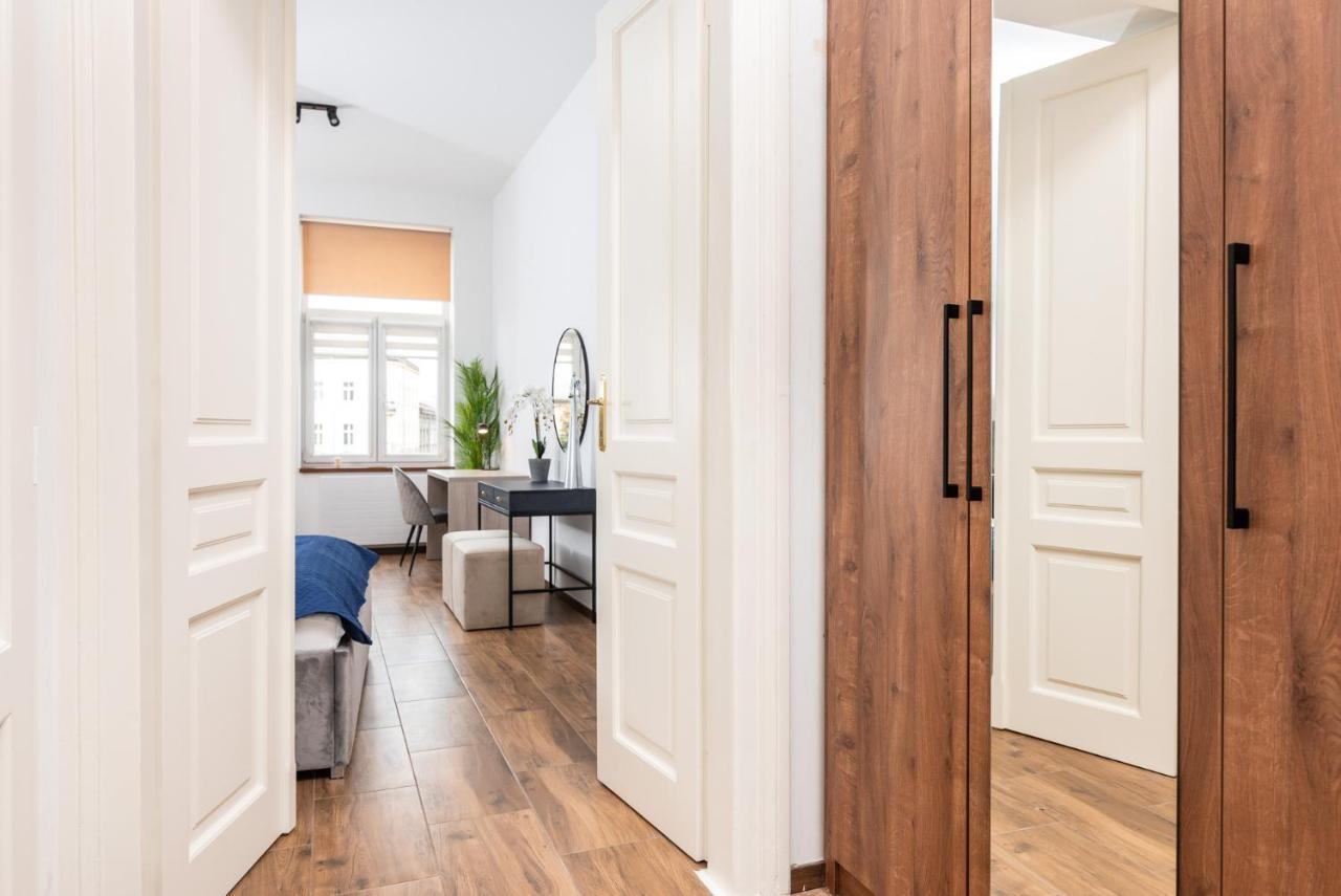 Premium Splendid Old Town Suites - By Upstairs クラクフ エクステリア 写真