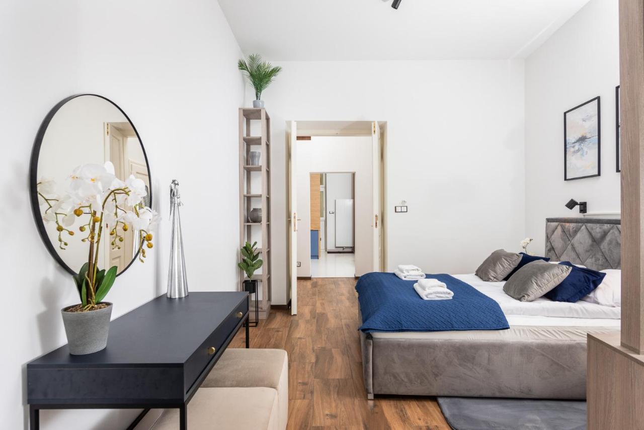 Premium Splendid Old Town Suites - By Upstairs クラクフ エクステリア 写真