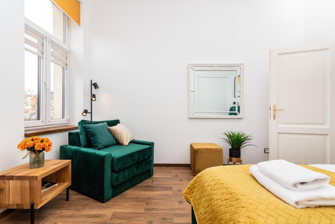Premium Splendid Old Town Suites - By Upstairs クラクフ エクステリア 写真