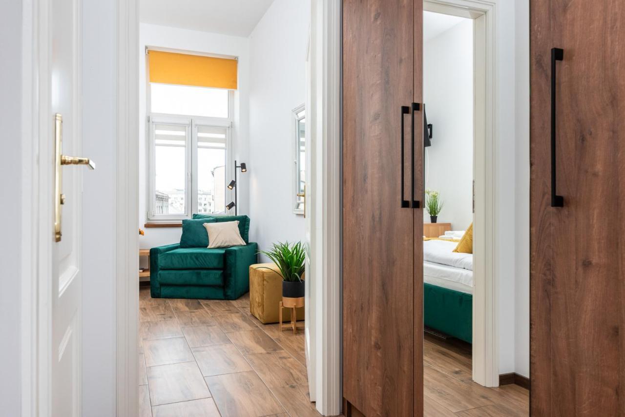 Premium Splendid Old Town Suites - By Upstairs クラクフ エクステリア 写真