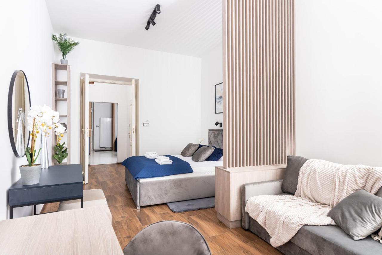 Premium Splendid Old Town Suites - By Upstairs クラクフ エクステリア 写真