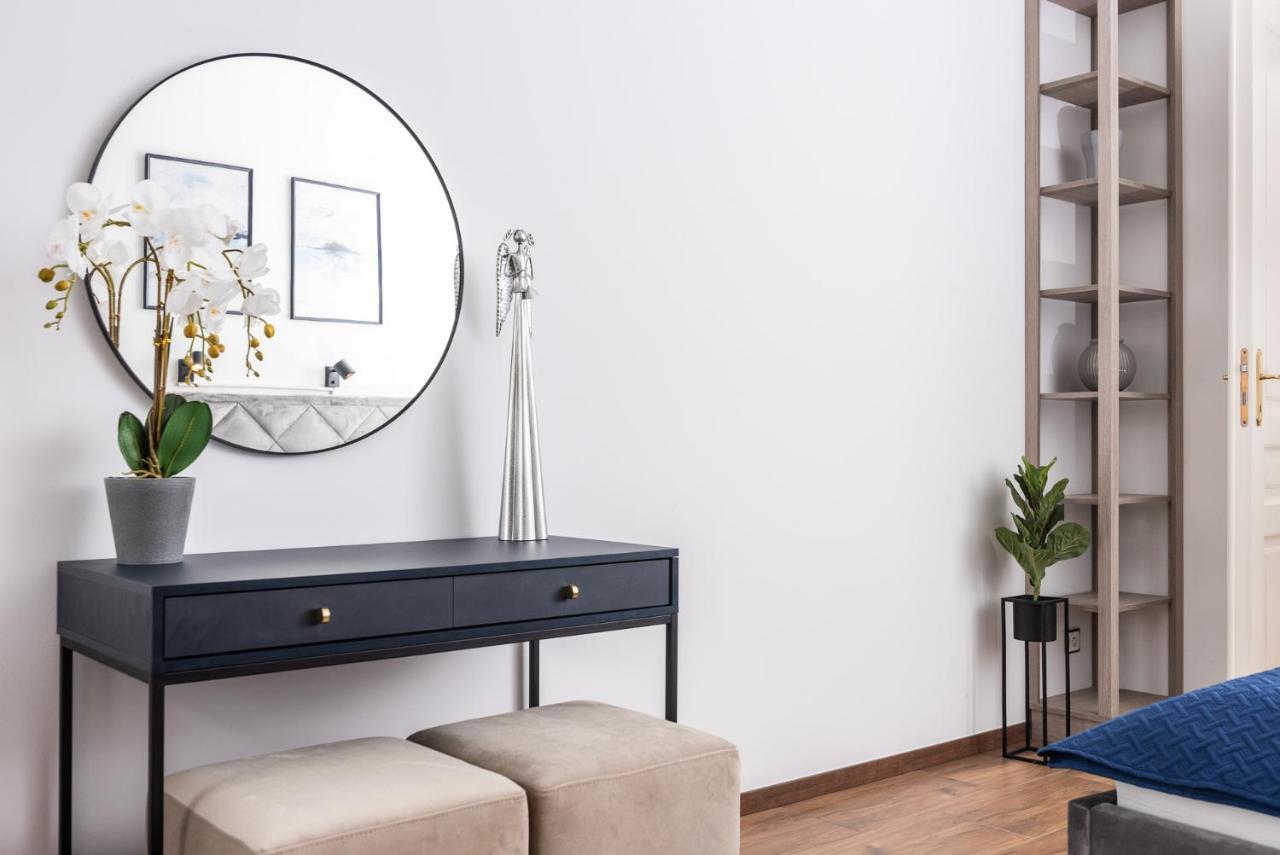 Premium Splendid Old Town Suites - By Upstairs クラクフ エクステリア 写真